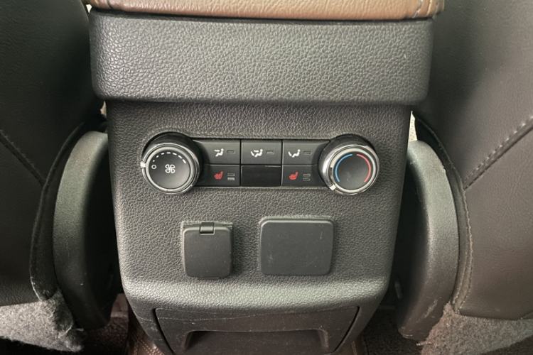 Used Ford Explorer 2013 3.5L Deluxe Model
