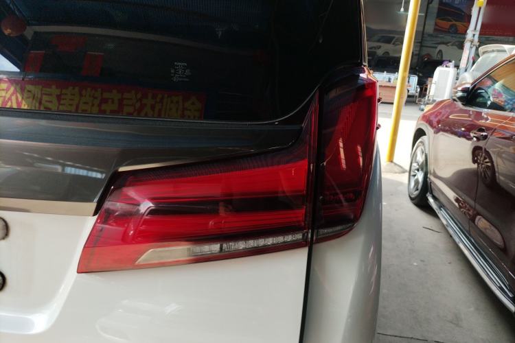 Used Toyota Alphard 2018 Revised Version 3.5L Luxury Edition
