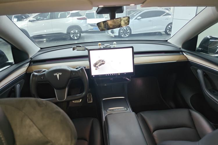 Used Tesla Model Y 2021 Long-Range All-Wheel-Drive Version
