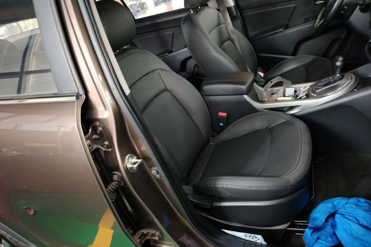 Used Kia Sportage R 2015 2.0L Automatic Two-Wheel Drive DLX Model
