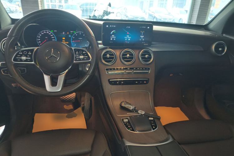 Used Mercedes-Benz GLC 2020 Facelift GLC 300 L 4MATIC Dynamic Edition
