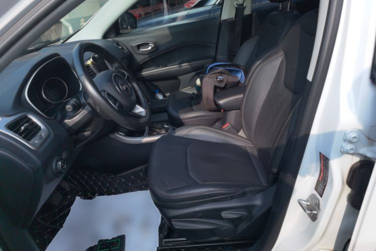 Used  Compass 2017 200T Automatic Family Edition
