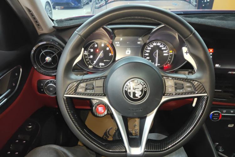 Used Alfa Romeo Giulia 2017 2.0T 200HP Luxury Edition
