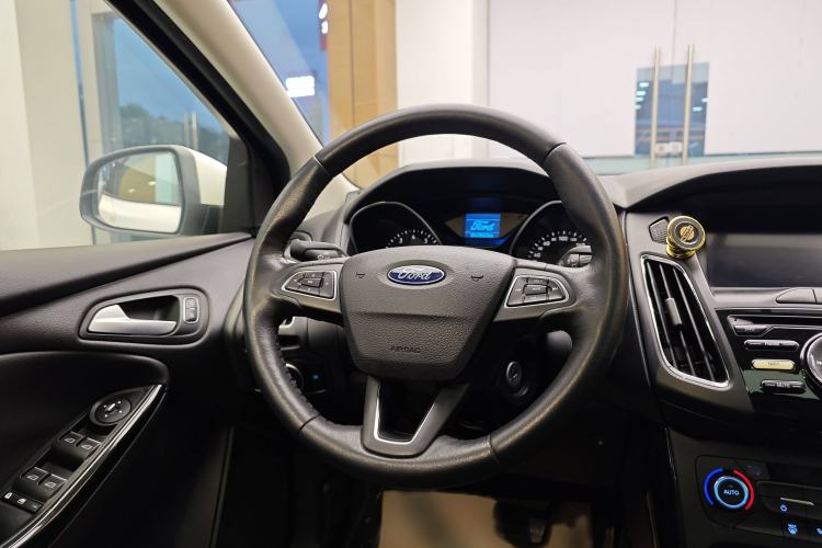 Used Ford Focus 2017 Sedan 1.6L Automatic Fashion Edition Smart Drive Version
