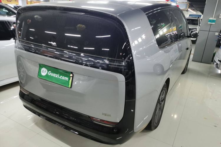 Used Li Auto MEGA 2024 Ultra Model
