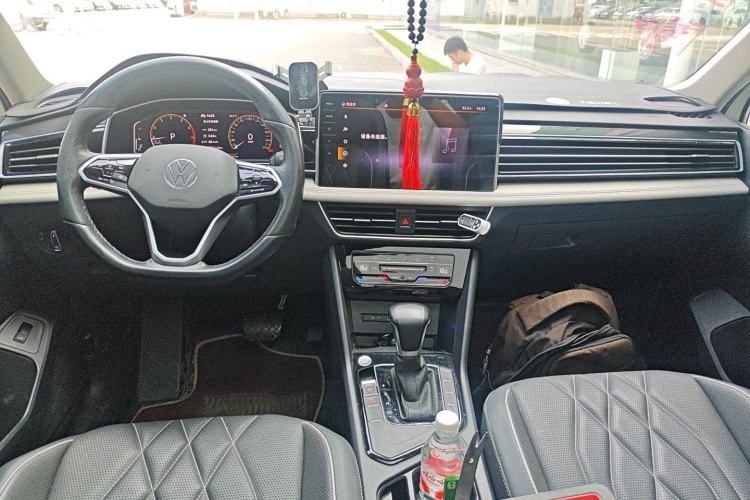 Used Volkswagen Tiguan L 2022 330TSI Automatic Two-Wheel Drive Smart Edition
