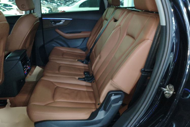 Used Audi Q7 2021 45 TFSI quattro S line Sport model
