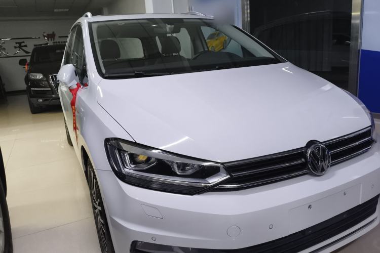 Used Volkswagen Touran 2016 Volkswagen Touran L 280TSI DSG Luxury Edition
