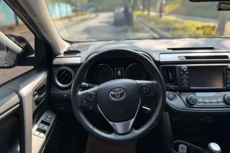 Used Toyota RAV4 2016 2.0L CVT Two-Wheel Drive Smart Edition China V Standard
