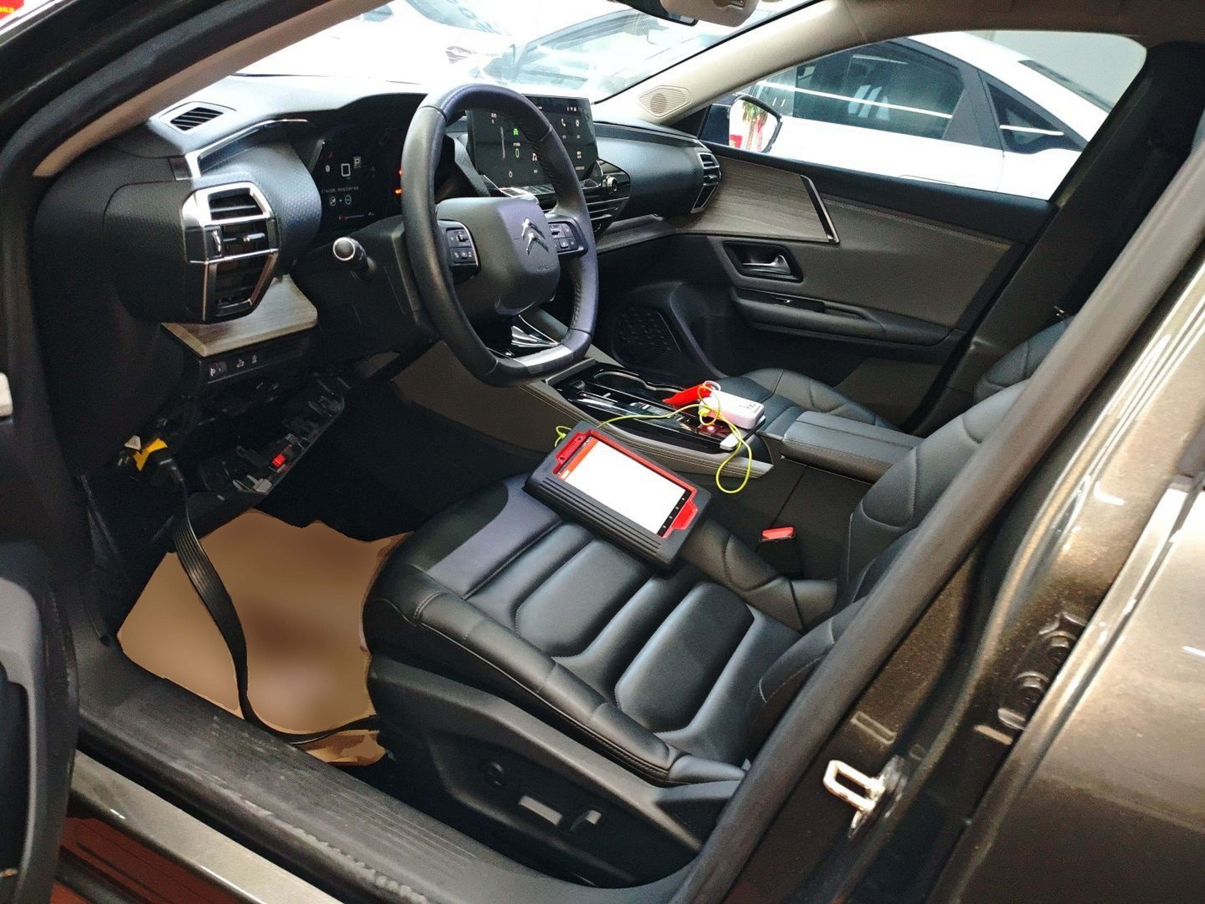 المقاعد الأمامية داخل السيارة