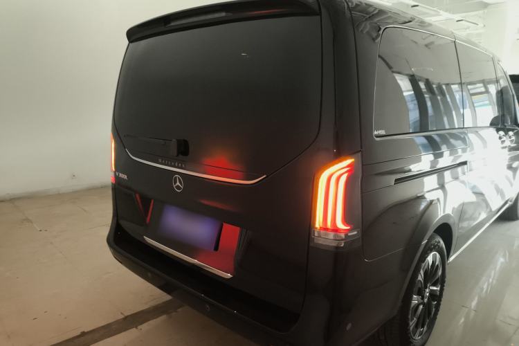 Used Mercedes-Benz V-Class 2024 V 300 Pilot Edition
