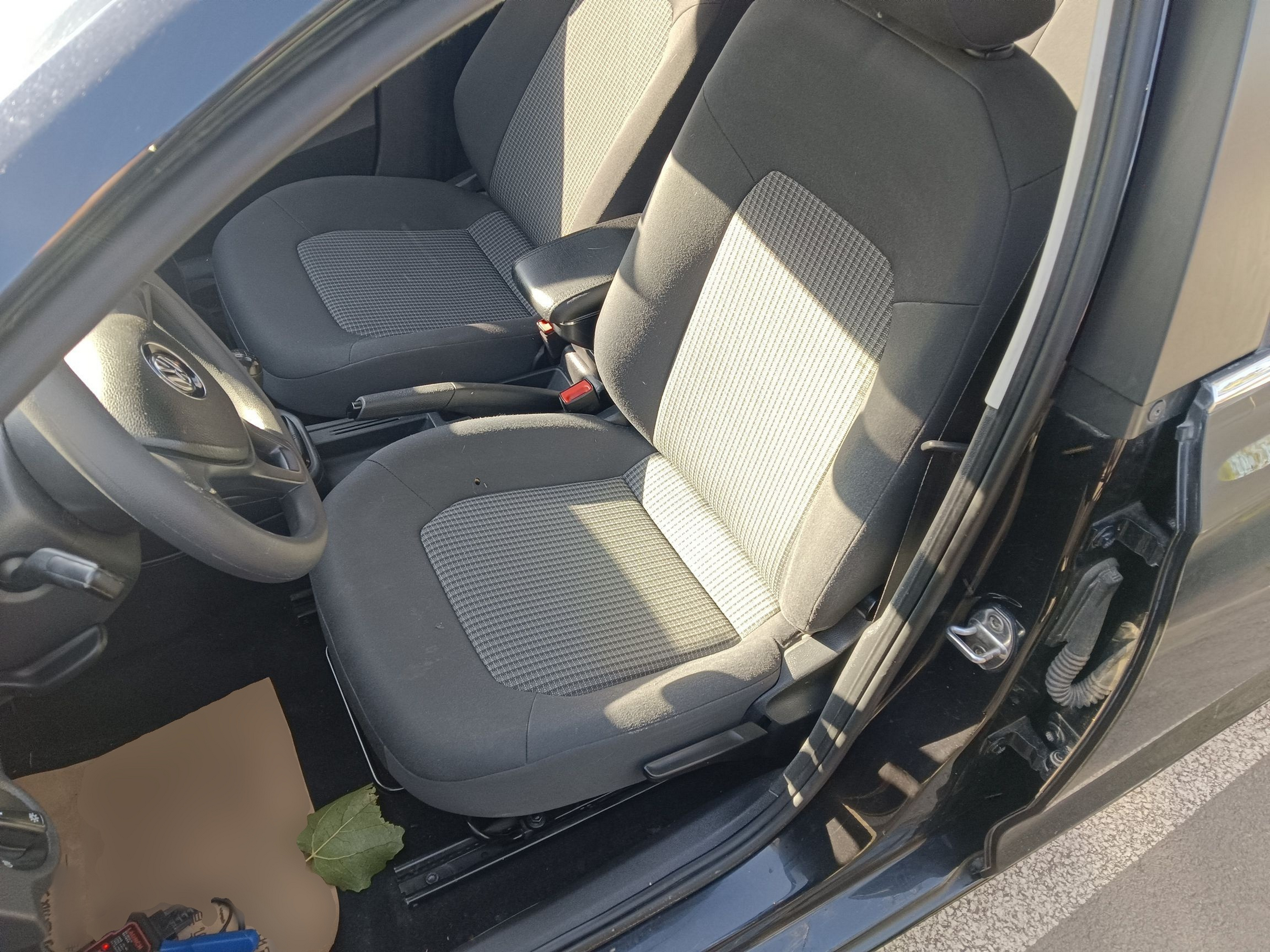 Переднее сиденье в автомобиле