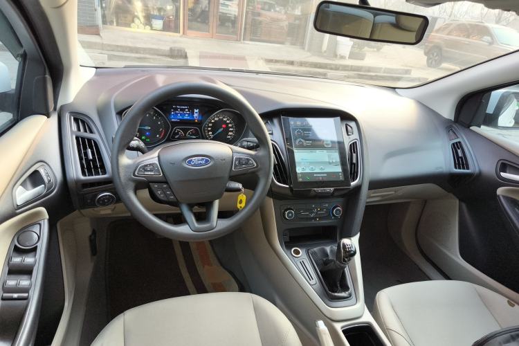 Used Ford Focus 2015 Sedan 1.6L Manual Comfort Model
