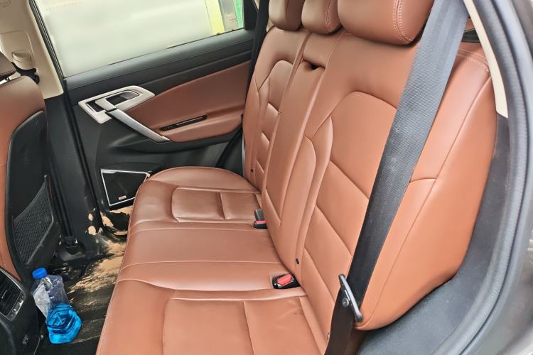 Used Geely Auto Emgrand X7 Sport 2018 1.8TD Automatic Two-Wheel Drive ZhiZun Model with 4G Connectivity
