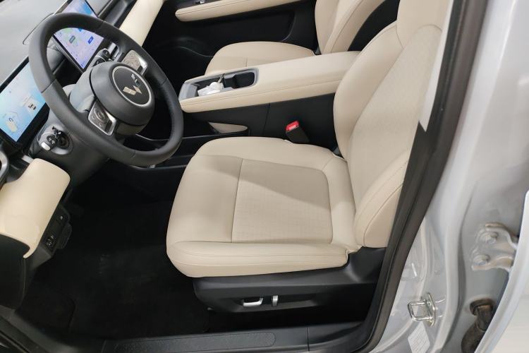 Used Wuling Bingo PLUS 2024 330 km Range Five-Seater Version
