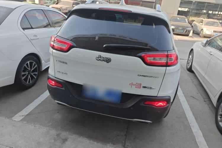 Used  Cherokee 2016 2.4L Professional Edition