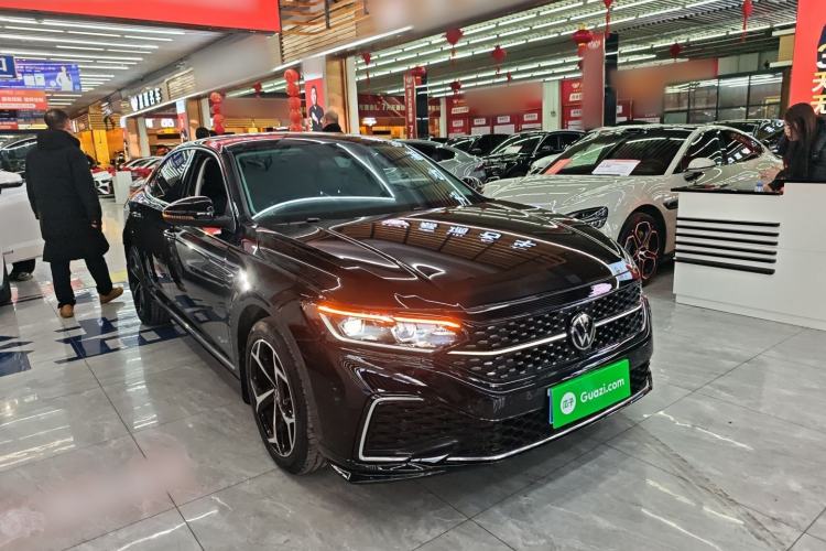 Used Volkswagen Passat 2025 Outstanding Model 380TSI Starry Dragon Glorious Edition
