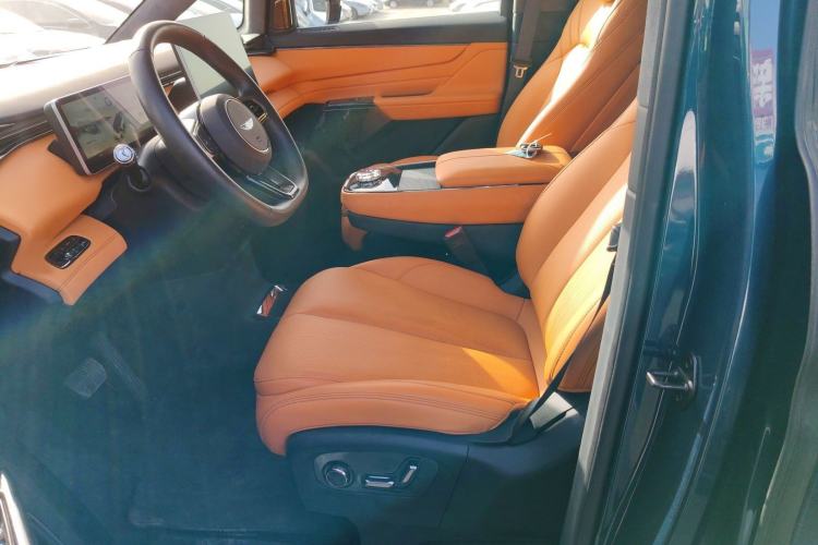 Used  LEVC L380 2024 140-Degree 6-Seater All-Wheel-Drive Ultra
