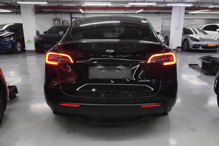 Used Tesla Model Y 2023 Long-Range All-Wheel-Drive Version
