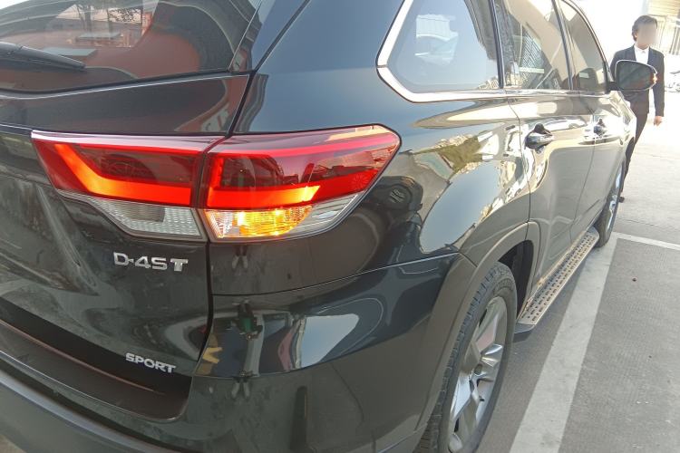 Used Toyota Highlander 2018 2.0T Two-Wheel-Drive Luxury Edition 7 Seats Emission Standard China V
