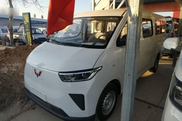 Used Wuling Yangguang 2024 300KM Comfort Version Passenger Van 75kW