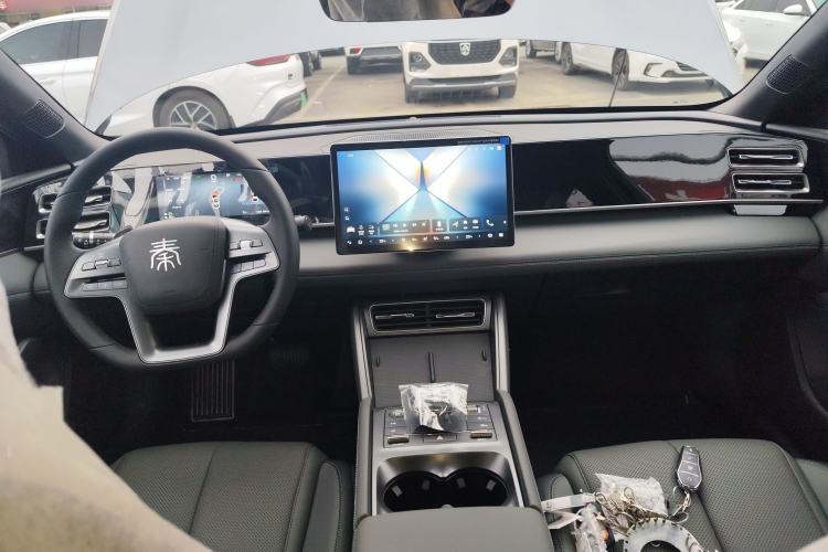 Used BYD Qin L 2025 DM-i Smart Drive 80KM Leading Model