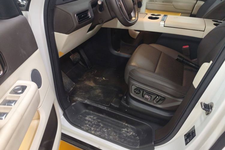 Used Li Auto MEGA 2024 Ultra Model
