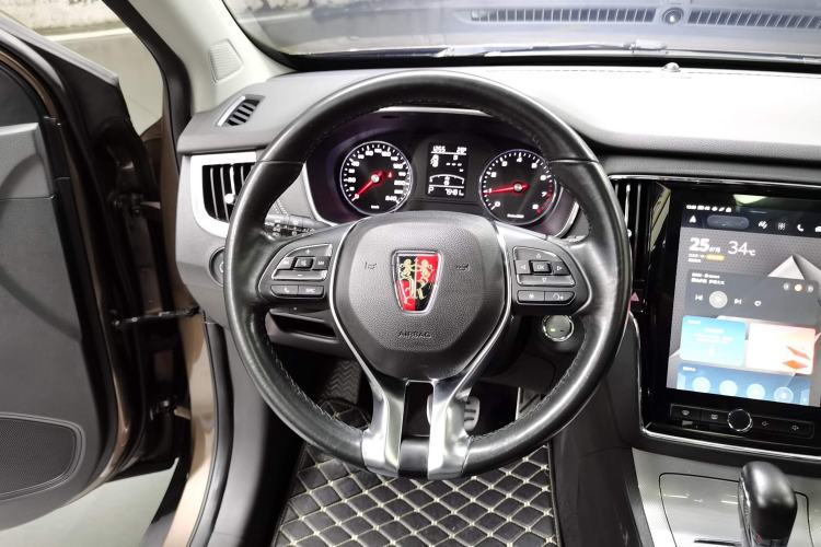 Used Roewe RX5 2016 20T Two-Wheel Drive Automatic Internet Smart Edition
