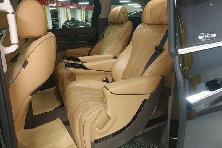 Used Denza D9 2022 DM-i 1040 Prestige Model