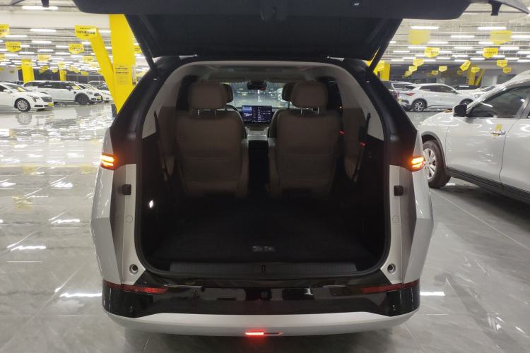 Used XPeng X9 2024 702 Ultra-Long Range Max
