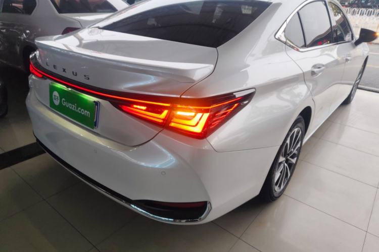 Used Lexus ES 2025 300h Deluxe Edition
