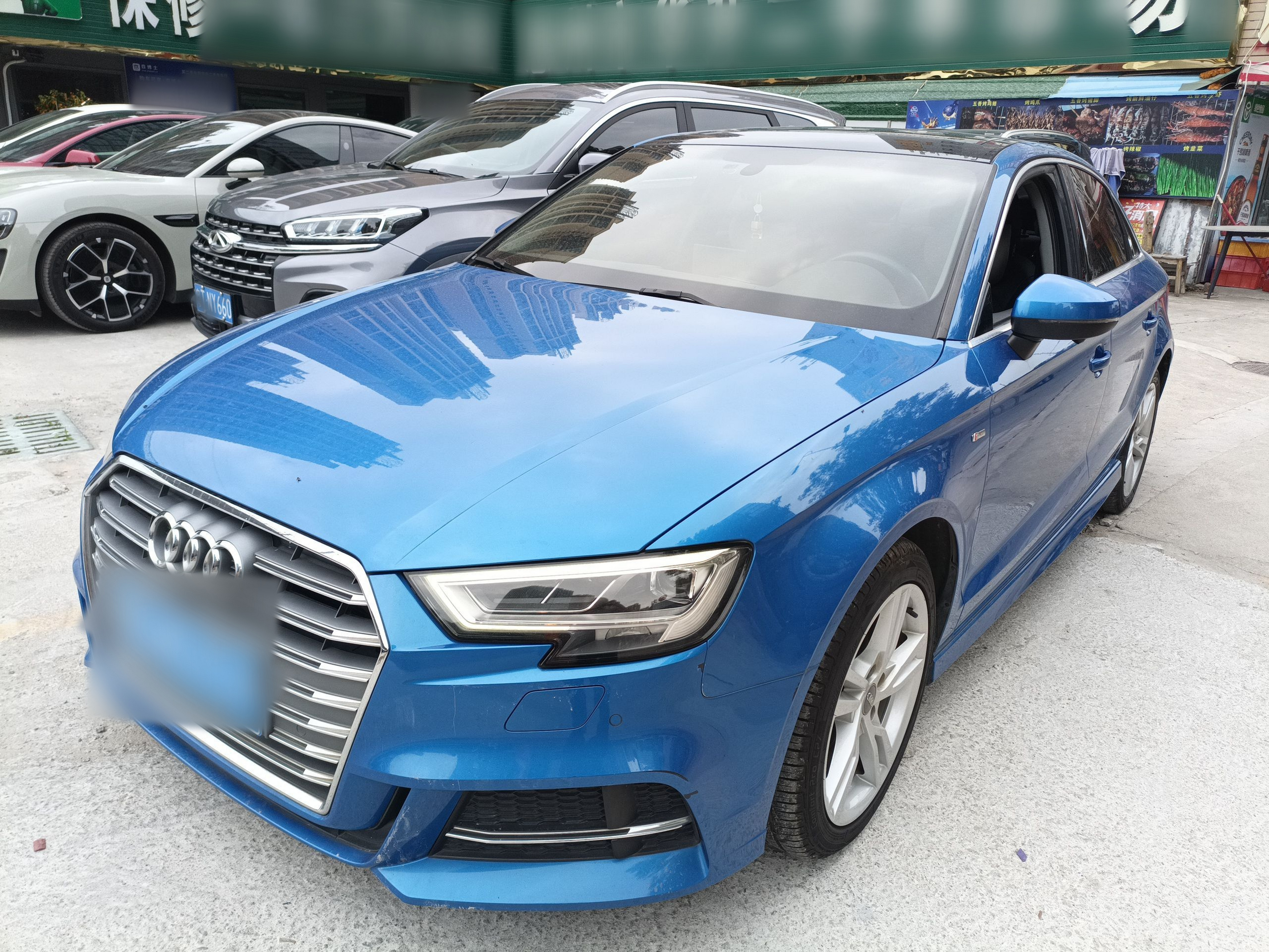 تحت مقدمة السيارة