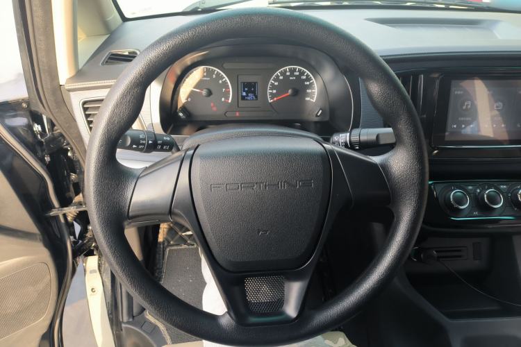 Used FORTHING Lingzhi 2023 M5L 1.6L Base Model 7 Seats
