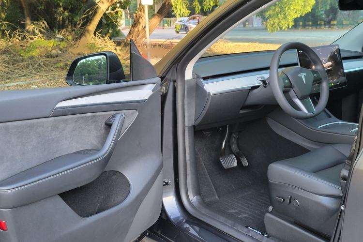 Used Tesla Model Y 2024 Rear-Wheel-Drive Version
