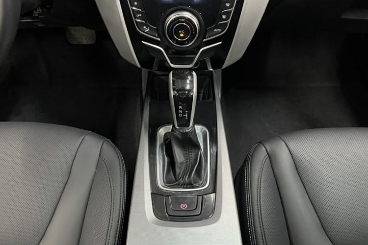 Used Luxgen U6 SUV 2014 2.0T ZhiZun Model
