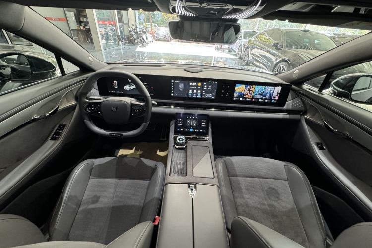 Used VOYAH PASSION 2024 PHEV Four-Wheel Drive Ultra-Long Range Executive Edition