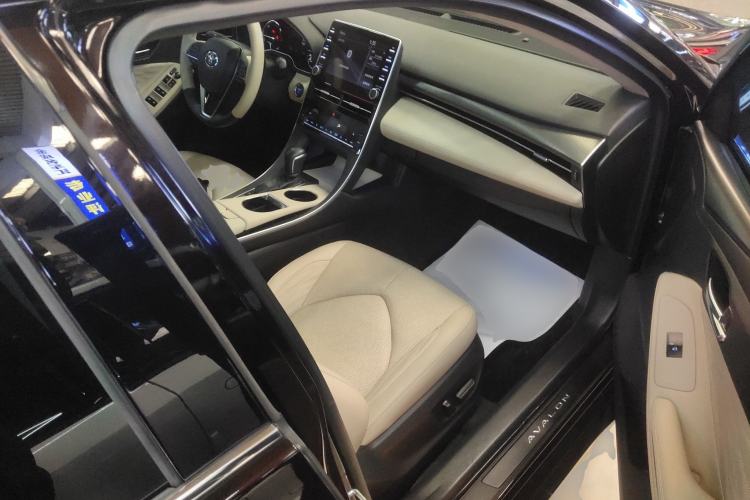 Used Toyota Avalon 2019 Dual-Engine 2.5L XLE Prestige Version China VI Standard
