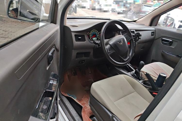Used Wuling Rongguang V 2016 1.5L Standard Version