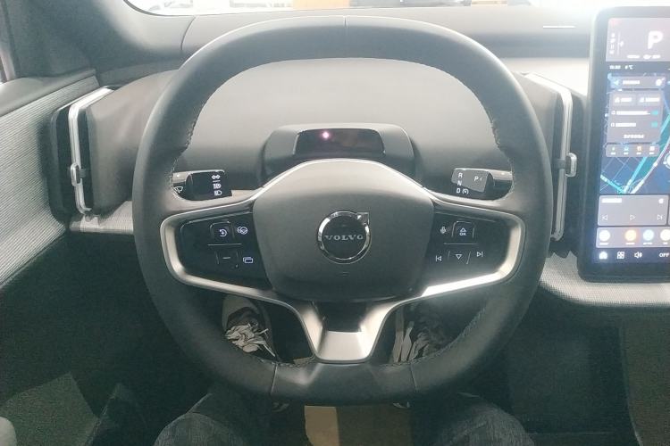 Used Volvo EX30 2025 Rear-Drive Long-Range Version Ultra