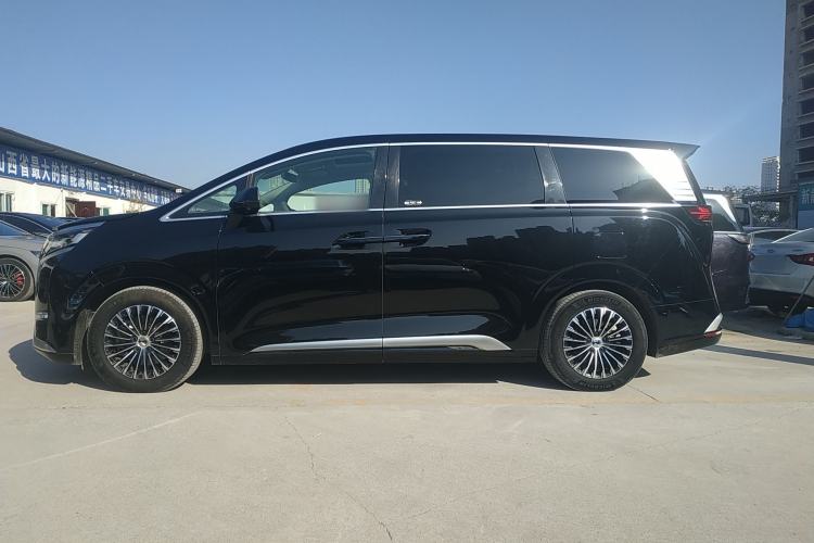 Used Denza D9 2022 EV 600 Four-Wheel Drive Prestige Model
