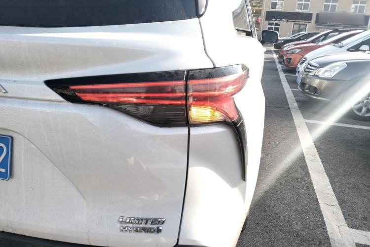 Used Toyota Sienna 2021 2.5L Hybrid Premium Edition
