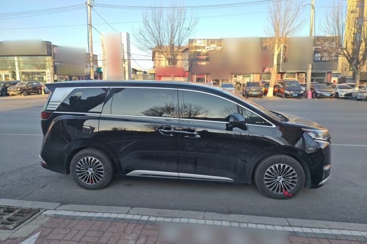 Used Denza D9 2024 DM-i 1050 Luxury Model
