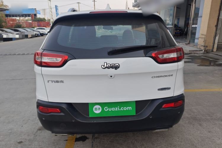 Used  Cherokee 2017 2.0L Superior Edition
