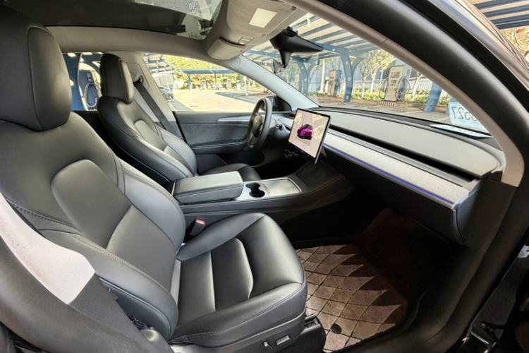 Used Tesla Model Y 2023 Rear-Wheel-Drive Version
