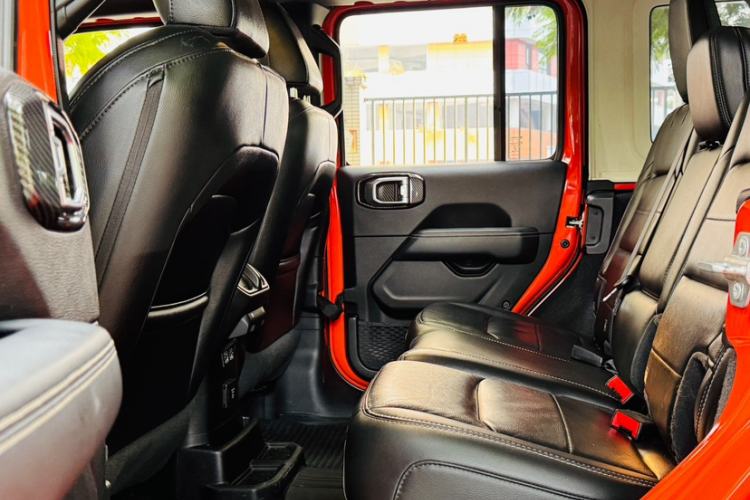 Used  Wrangler 2019 2.0T Sahara Four-Door Version China VI Emission Standard
