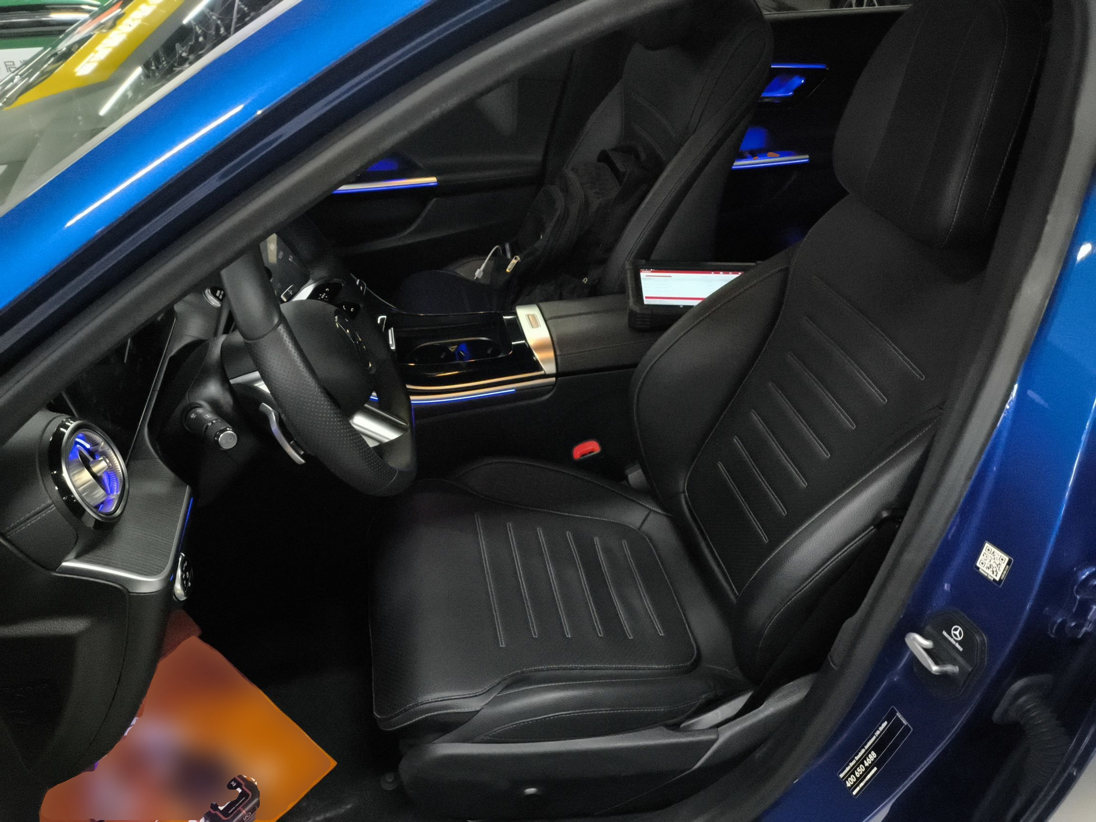 Переднее сиденье в автомобиле