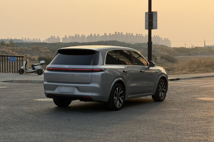 Used Li Auto L8 2023 Pro Model
