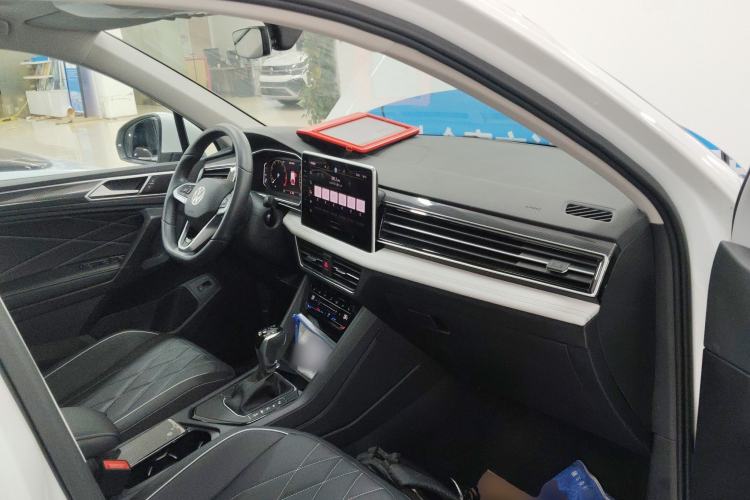 Used Volkswagen Tiguan L 2024 Outstanding Model 330TSI Automatic Two-Wheel Drive R-Line Dragon Glory Edition
