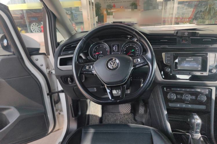 Used Volkswagen Touran 2016 Volkswagen Touran L 280TSI DSG Comfort Edition
