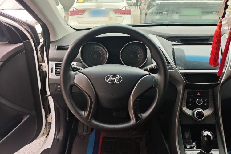 Used Hyundai Elantra (5th Generation / Langdong) 2016 1.6L Automatic Smart Version